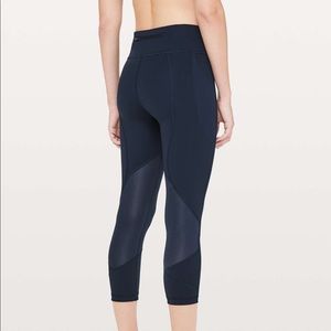 lululemon pace rival crop in true navy